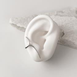 Brinco curvado detalhe cravejado com piercing fake 38mm