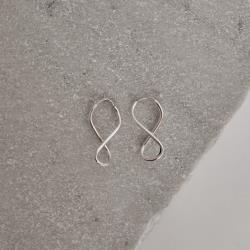 Argola infinito 28mm fio redondo