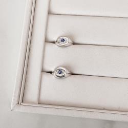 Anel olho cravejado detalhe zircônias azul dedinho