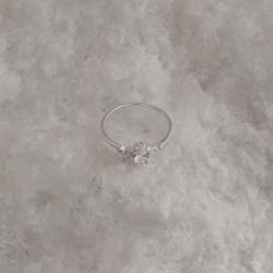 Anel zircônia oval 6mm com cravejado