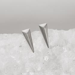 Brinco triângulo isósceles 19mm