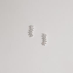 Brinco ondulado com zircônias navetes 16mm