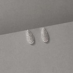 Brinco gota alongada cravejada 15mm