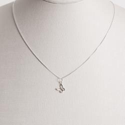 Colar pingente borboleta vazada de lado 8mm 40cm