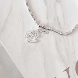 Berloque pingente placa Nutrição com símbolo cravejado 15mm