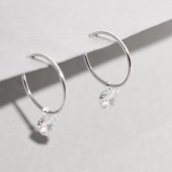 Argola 18mm pingente zircônia coração