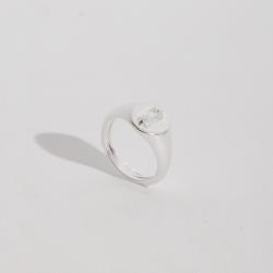 Anel oval com zircônia retangular dedinho