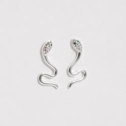 Brinco cobra cabeça cravejada detalhe zircônia verde 24mm
