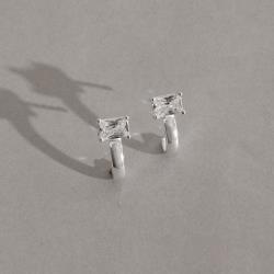 Brinco meia argola com zircônia retangular 14mm tarraxa