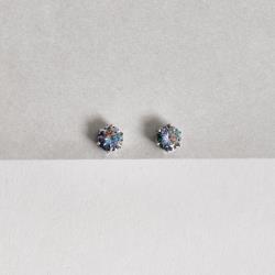 Brinco moissanite rainbow green 6.5mm ródio
