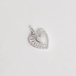 Pingente coração vazado riscado 12mm