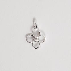Pingente trevo vazado detalhe zircônia 13mm