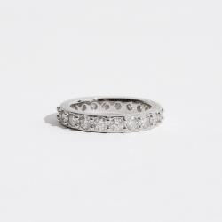 Anel aliança cravejada com moissanites 3mm ródio