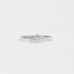 Anel detalhe 3 zircônias