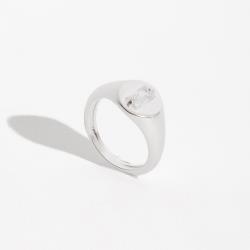 Anel oval com zircônia retangular dedinho