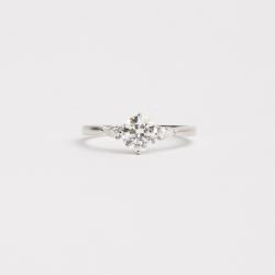 Anel moissanites redonda 6mm e gota 3mm ródio