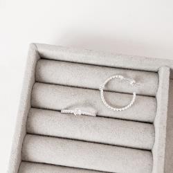 Argola torcida detalhe zircônia 20mm tarraxa