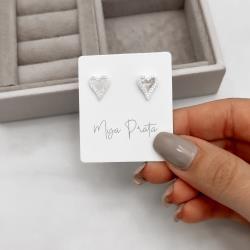 Brinco coração madrepérola com cravejado 11mm